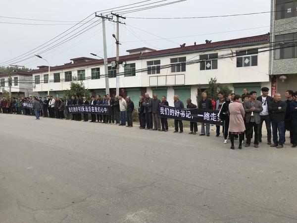 周口“肯吃亏”式村支书倒在岗位上,23年他让一个落后穷村变成幸